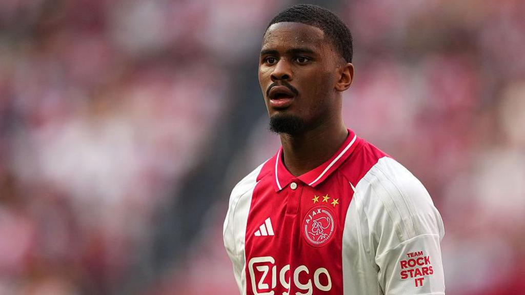 "Çelsi" 19 yaşlı müdafiəçi&nbsp;transfer edib